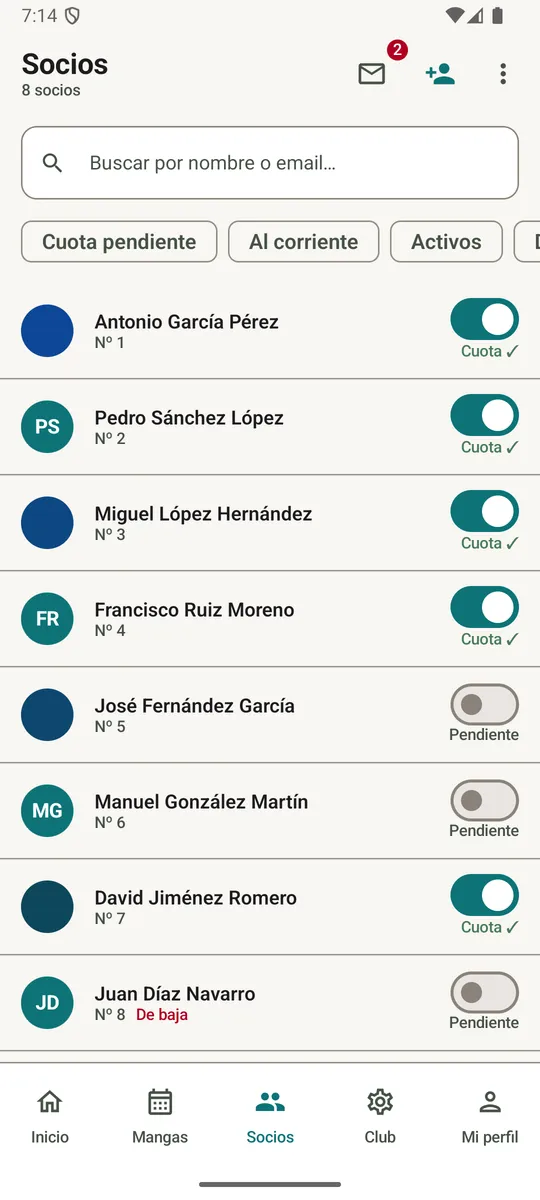 Listado de socios con su número, su estado de alta y si tienen la cuota al día.